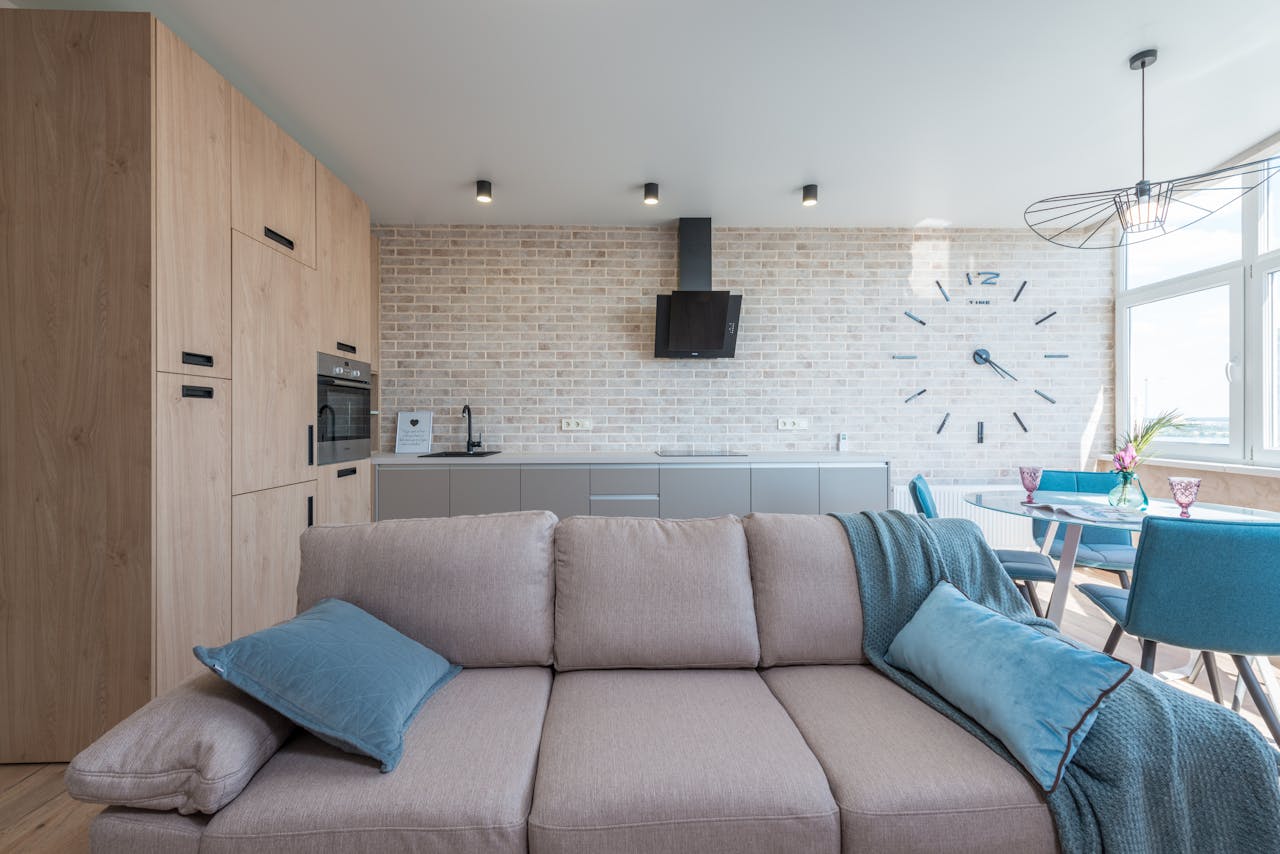 sublimer votre salon moderne avec un canapé gris